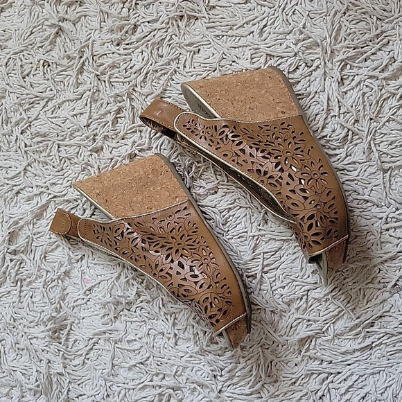 Kenneth Cole Wedge - Picture 3 of 5